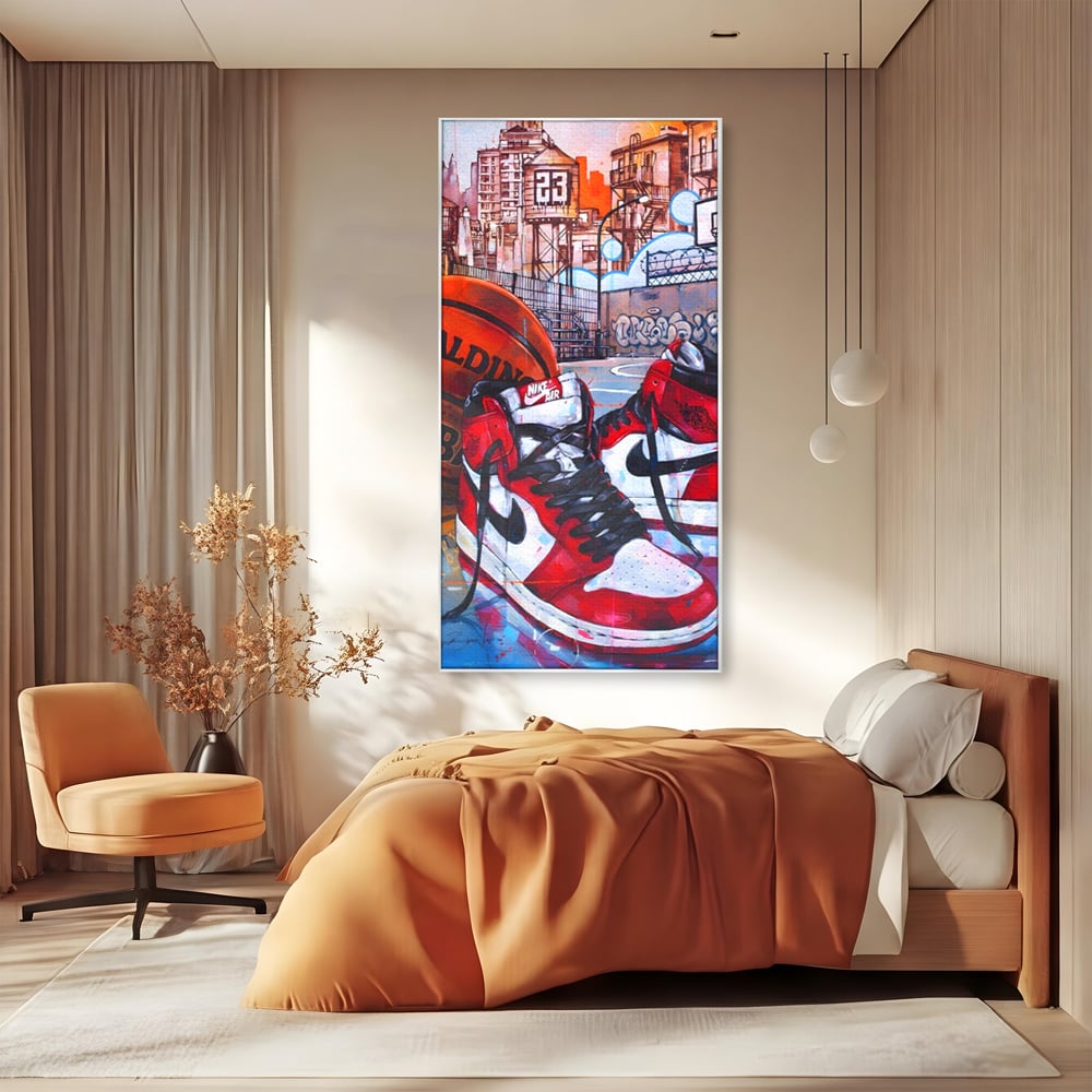 Tablou canvas cu tablou canvas cu adidasi si baschet, in rama de aluminiu argintiu, pe perete intr-un dormitor